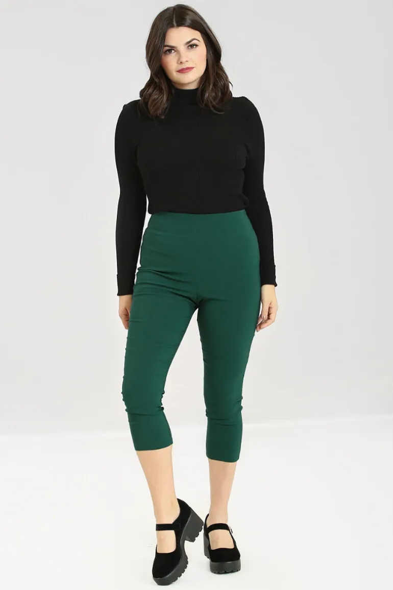 Dionne Capris