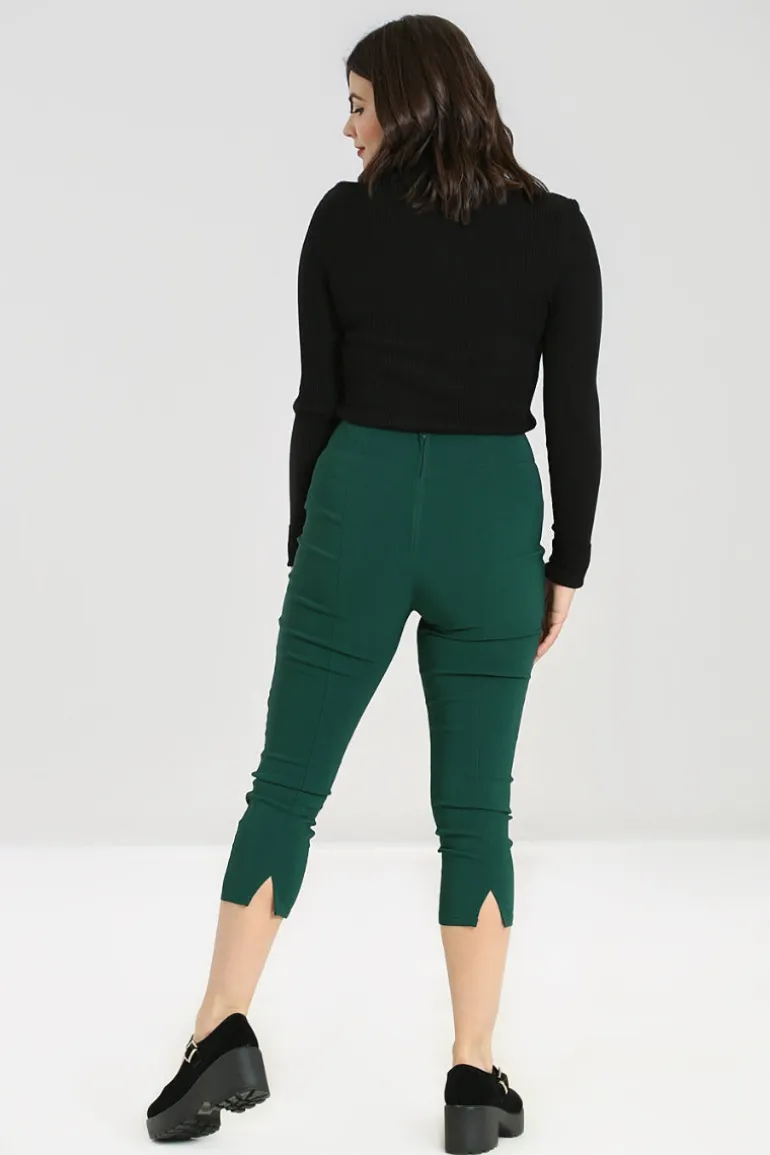 Dionne Capris
